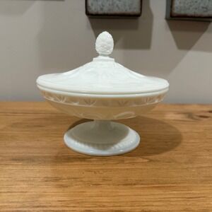 White Milk Glass Candy Dish Pedestal Compote Bowl with Lid Pineapple Finial VTG
